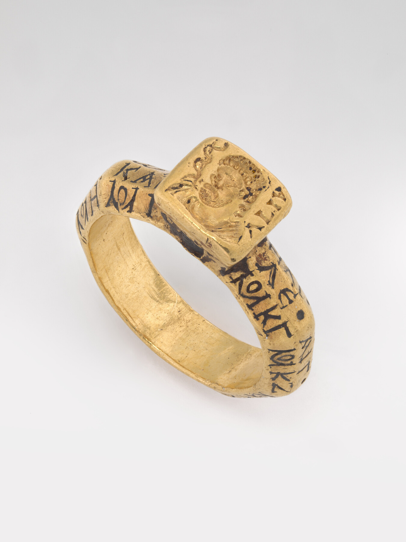 Virginia Museum of Fine Arts, Object Number 67.52.11, Horoscope Ring depicting Asklepios. CC-BY-NC
