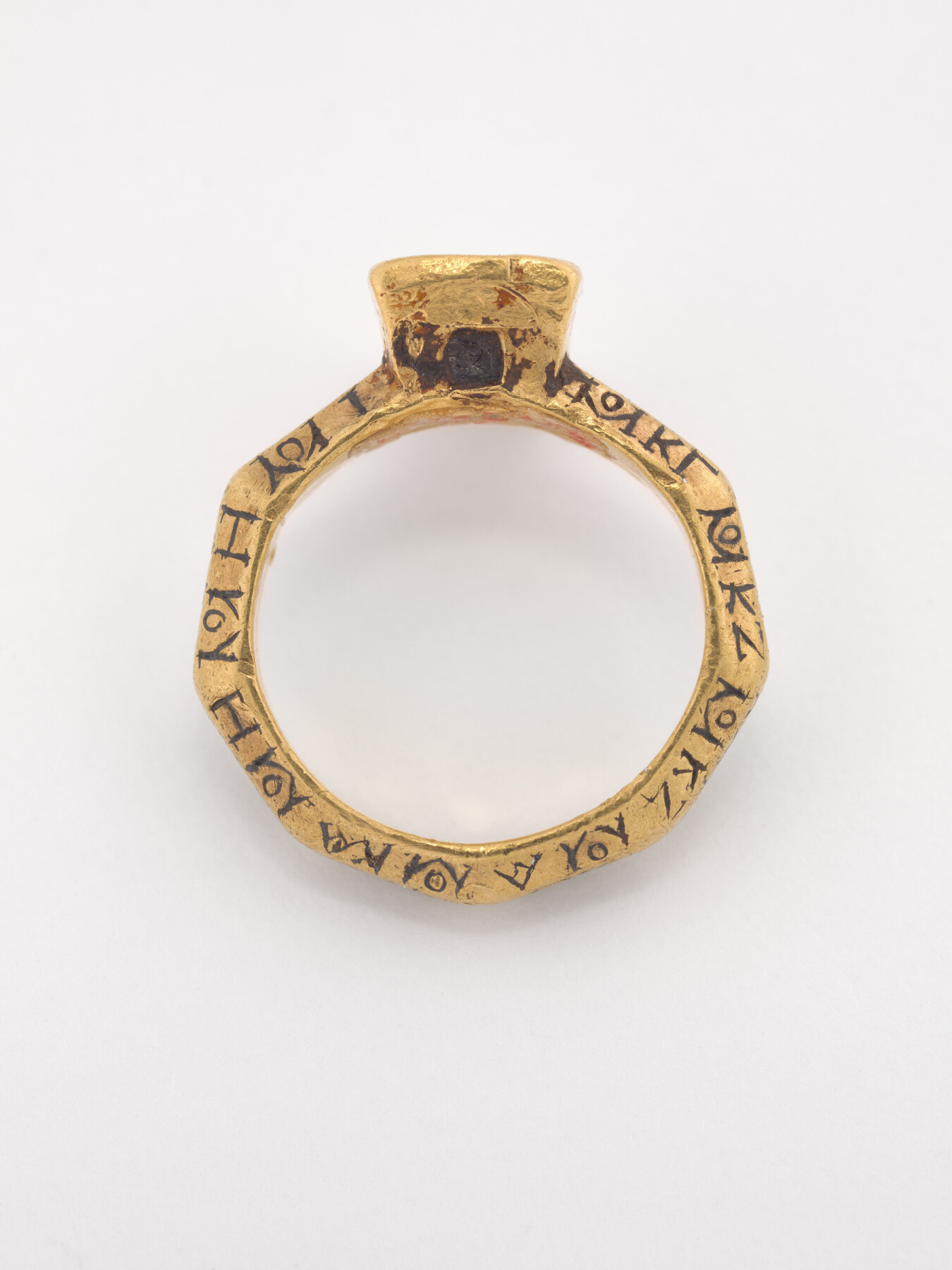 Virginia Museum of Fine Arts, Object Number 67.52.11, Horoscope Ring depicting Asklepios. CC-BY-NC